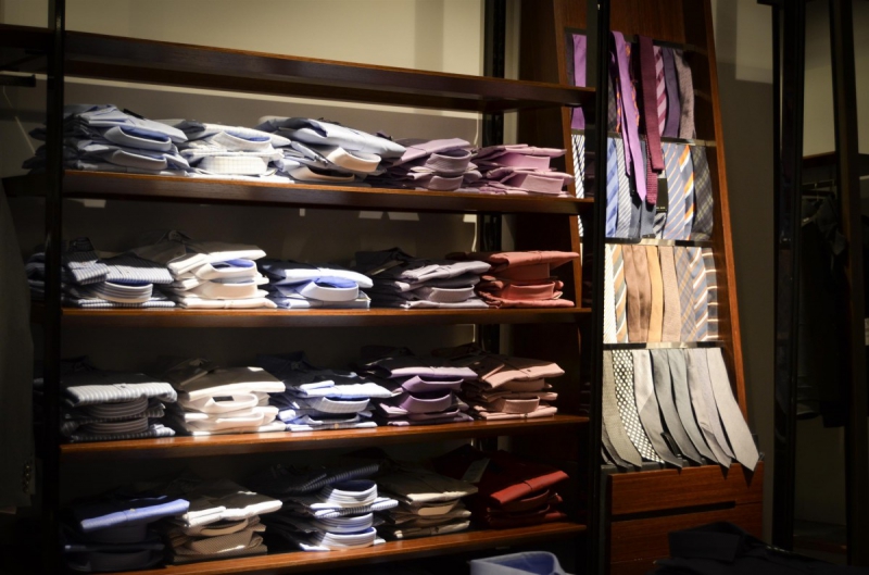 ecommerce-SOSPEL-min_shirts_exhibition_shop_shopping_shelf_buy_business_clothing-940715